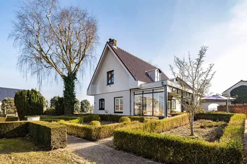Wellness en Multifunctioneel Bedrijfspand te Koop in Lienden