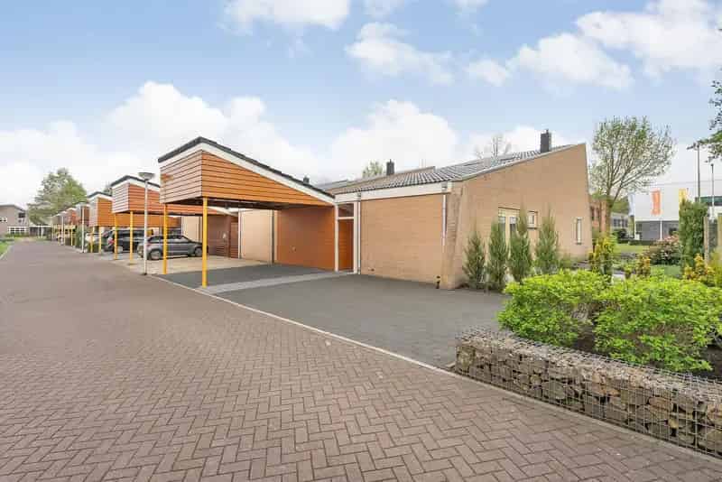 Ruime Patiowoning Hoekperceel 348m2 Carport Berging