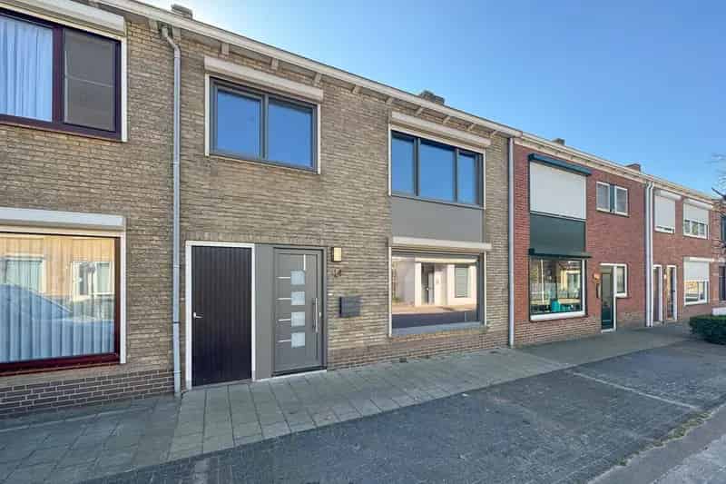 Moderne Tussenwoning Hulst 3 slaapkamers Instapklaar 2023