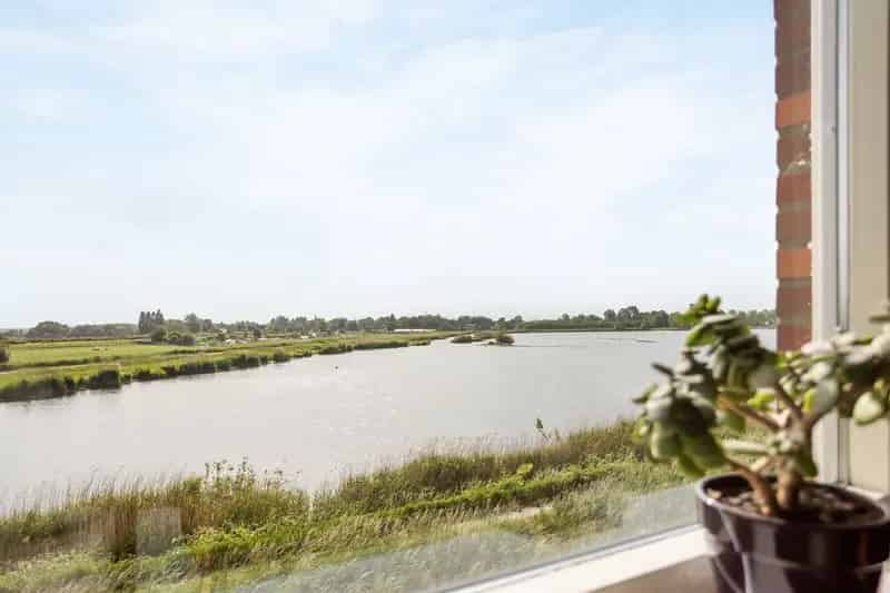 5-kamer eengezinswoning met uitzicht op Benthuizerplas