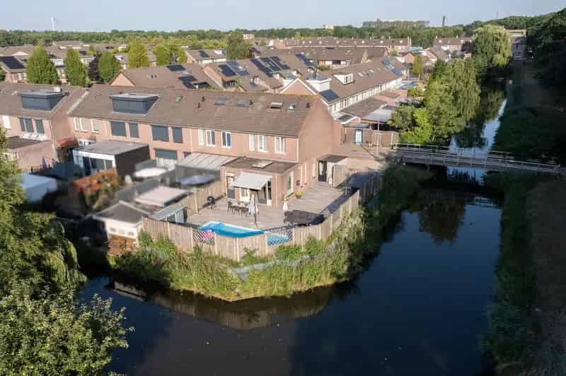 Hoekwoning met zwembad Tilburg 4 slaapkamers