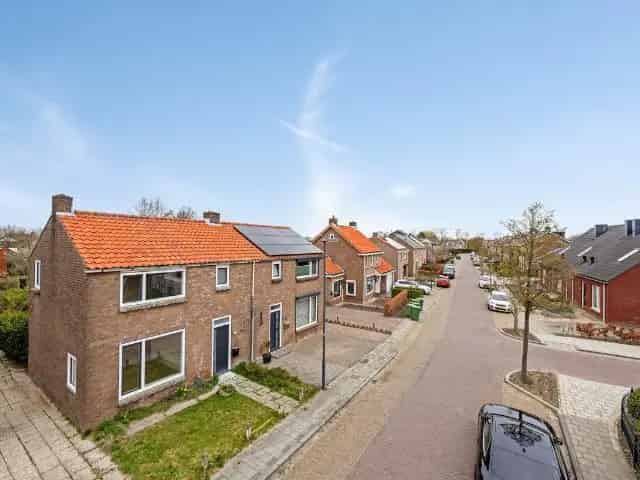 Woning te koop 's Gravenpolder: Grote garage en modernisering
