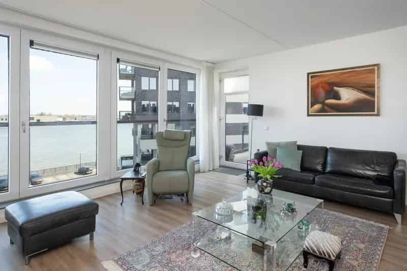 Riante 4-kamerappartement met rivierzicht Stoere Kade