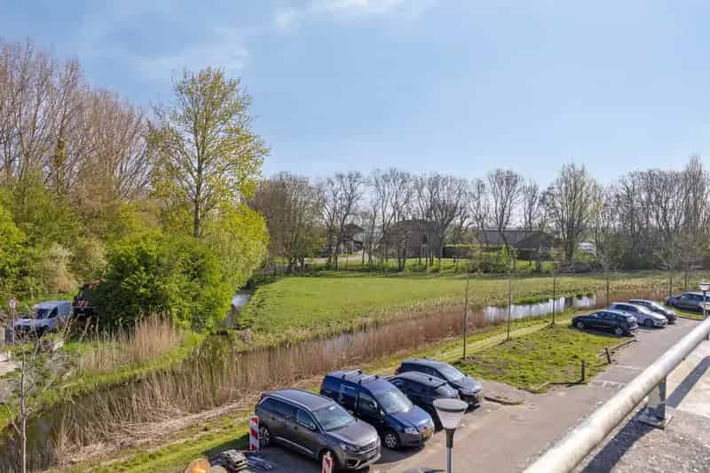 Ruime gezinswoning Pijnacker 3 slaapkamers tuin dakterras 13 zonnepanelen