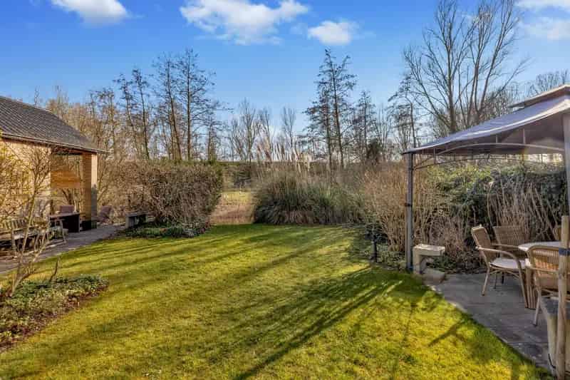 Luxe Villa te koop: Ruime woning, 5 slaapkamers, grote tuin, Beverwijk