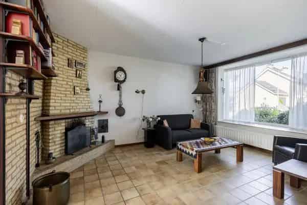 Gezinswoning Maassluis 3 slaapkamers grote zolder garage tuin