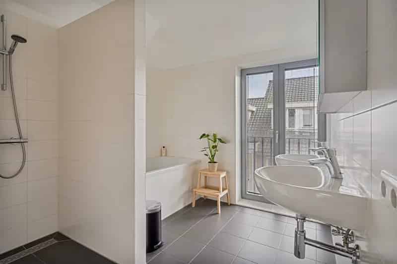 Huis te koop Leiden: 5 slaapkamers, 2 dakterrassen, parkeergarage