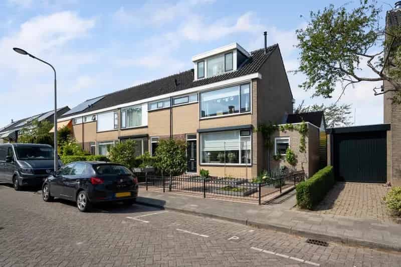 Hoekwoning Oud-Beijerland 4 slaapkamers Ruime tuin