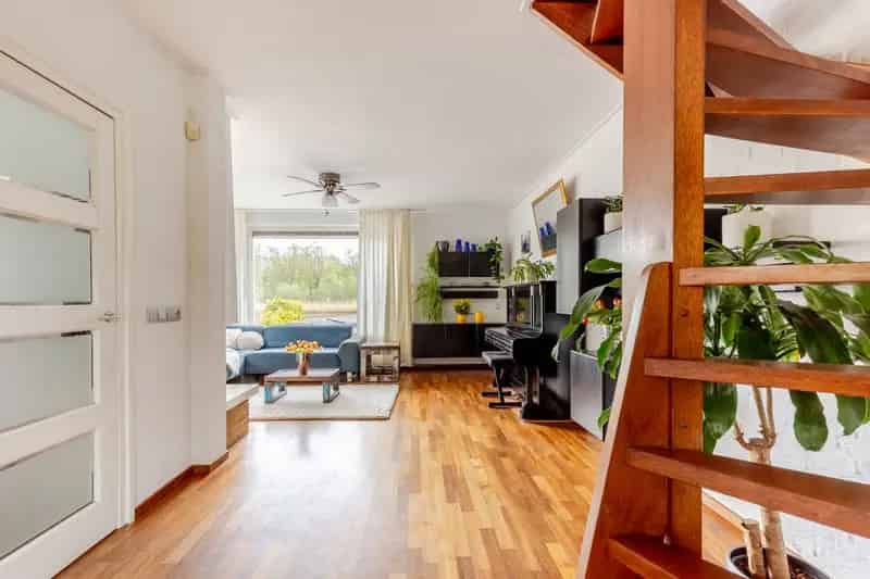 Vrijstaande woning aan het water te Oude Meer