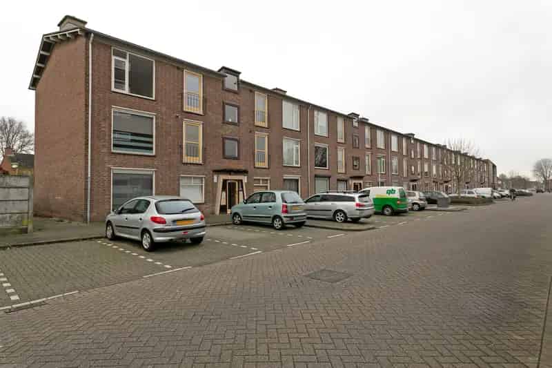 Woning met Grote Tuin en Kelder