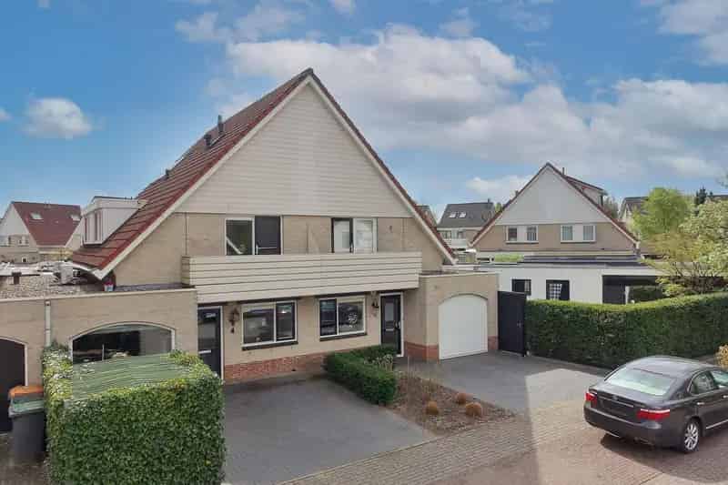 Royale 2-onder-1-kapwoning te koop