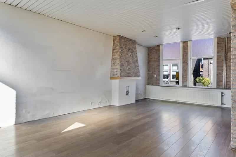 Murraystraat 76 Pernis: Moderne starterswoning te moderniseren