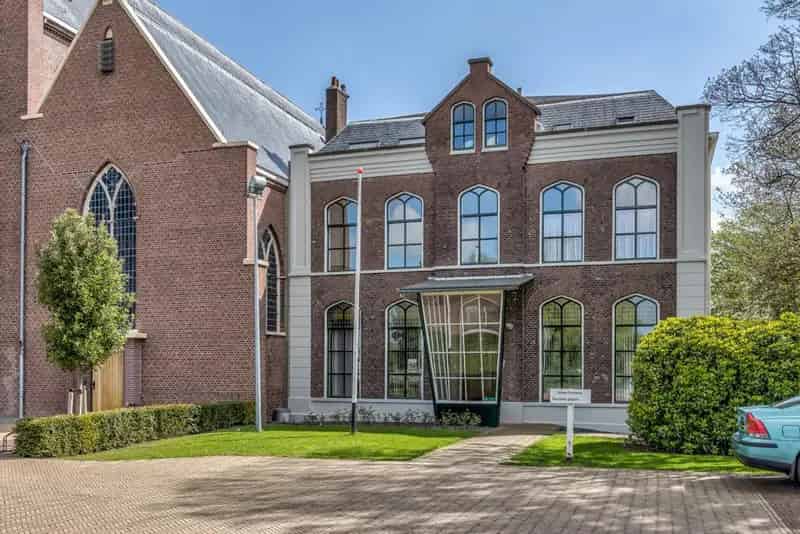 5 Kamer Appartement te Huur  Gerenoveerd  Eigen Parkeerplaats