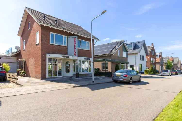 Vrijstaande woning aan het water Roelofarendsveen