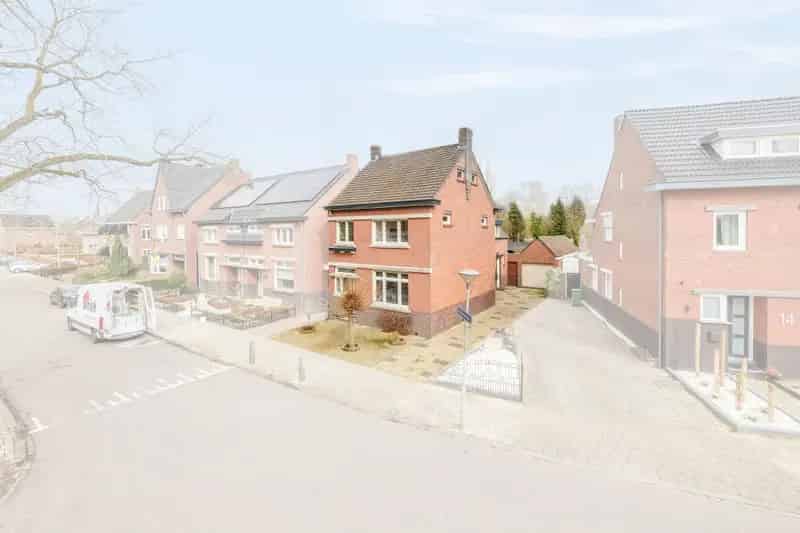 5 Slaapkamers Vrijstaande Woning Grote Tuin Garage Venlo