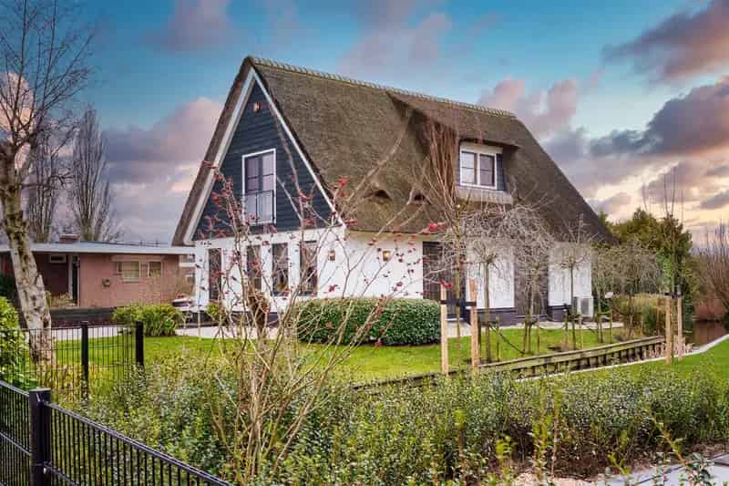 Luxe Rietgedekte Woning Den Ilp