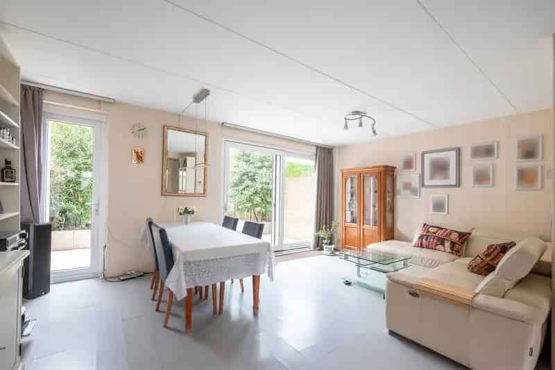 Ruime 5 Slaapkamers Eengezinswoning Garage Carport Zonnige Tuin