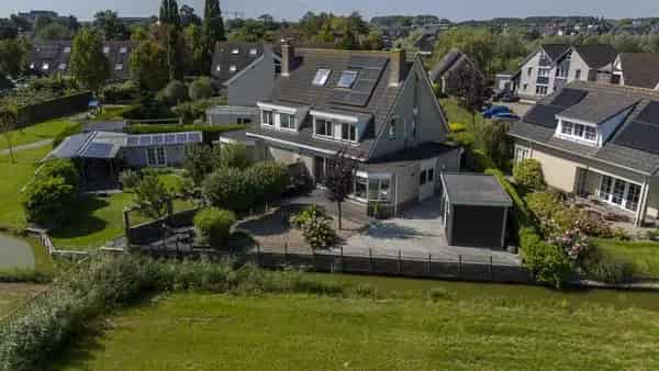 Tweekapper 4 slaapkamers vrij uitzicht polder Zuidoost tuin