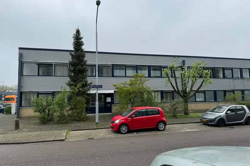 Bedrijfshal Dordrecht 1080m² Kantoor 430m² Buitenterrein 920m²