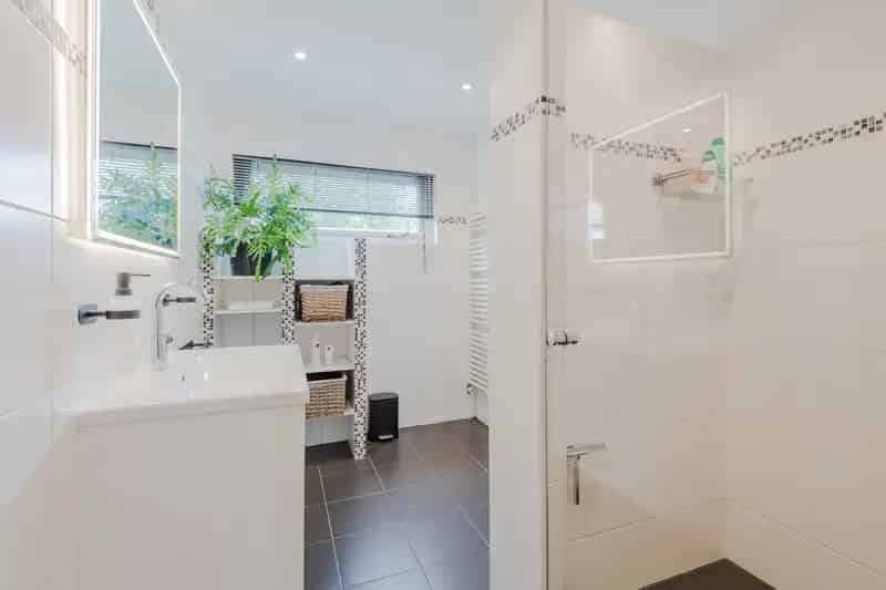 Huis te koop Almere Filmwijk 4 slaapkamers tuin aan het water