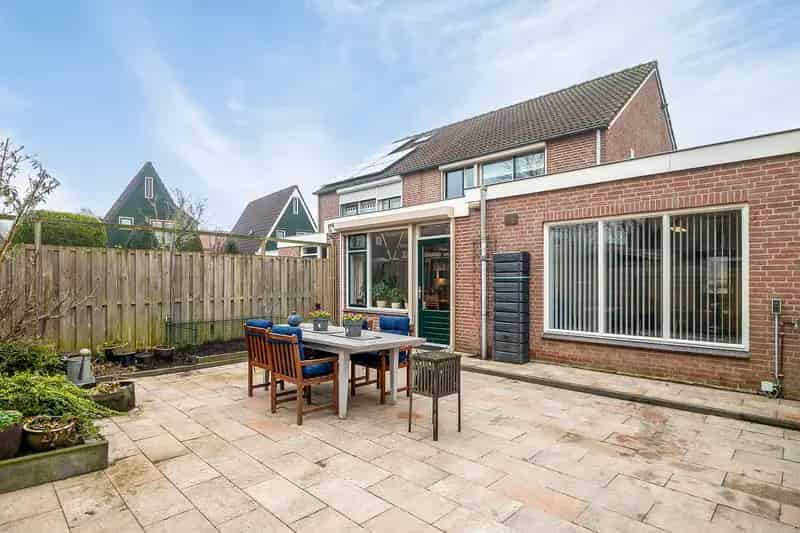 Huis te koop Zetten: Ruime 2-onder-1-kapwoning met kantoor aan huis