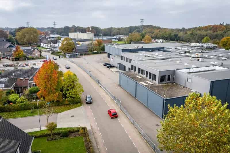 Bedrijfshal te Huur Twello 9900m2 Productie Opslag Kantoor