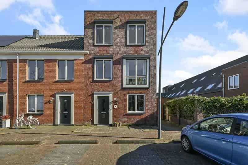 Huis te koop Assendelft: Perfect onderhouden hoekwoning