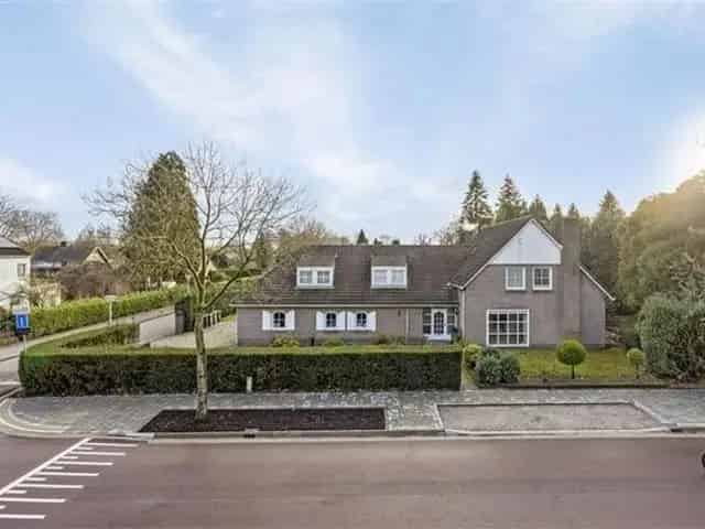 Luxe Villa in Eindhoven Nabij ASML 5 Slaapkamers Kantoorruimte
