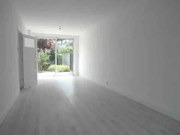 Huren woning: Reageer via Funda of Pararius