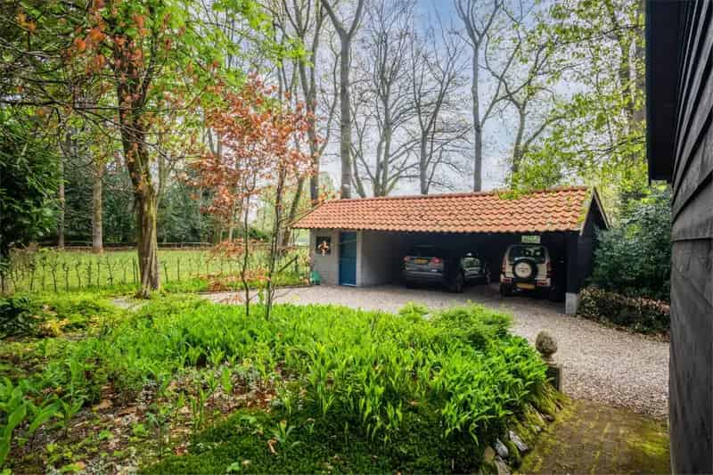 Huis te koop Beekbergen: Karakteristieke Villa met Grote Tuin