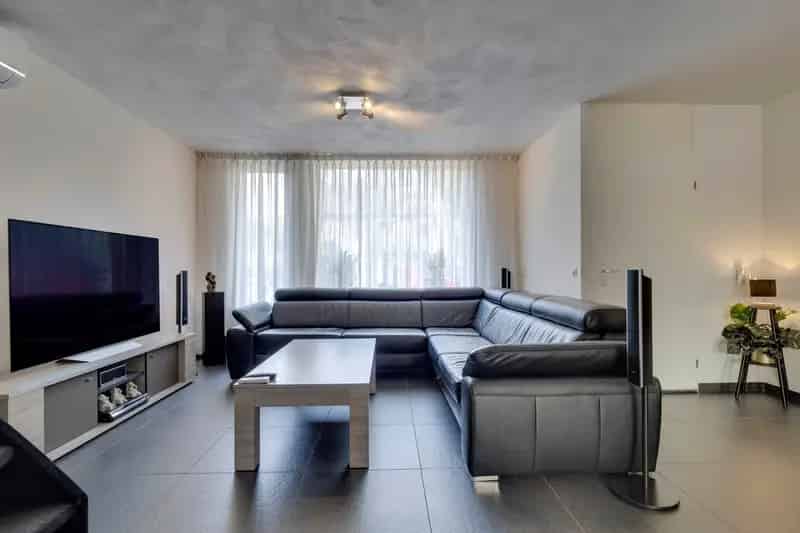 Ruime Hoekwoning Eindhoven: Garage, Zonnepanelen & Airco