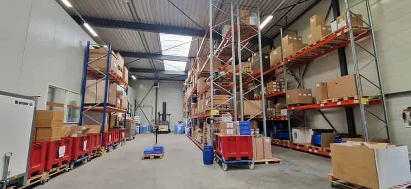 Bedrijfshal te Huur Woerden 1023m2  Kantoor Entresol Parkeerplaatsen