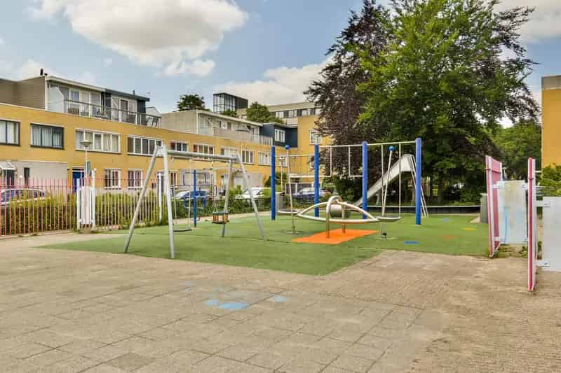 Amsterdam Sloten: Ruime 4 Slaapkamer Een gezinswoning 130m2