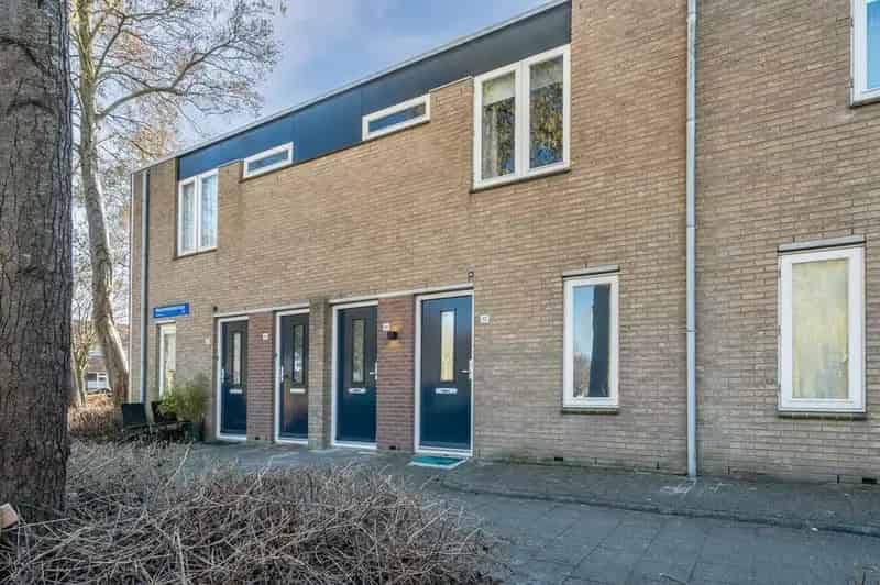Instapklaar 2-kamerappartement Almere  Volledig Verbouwd 2022