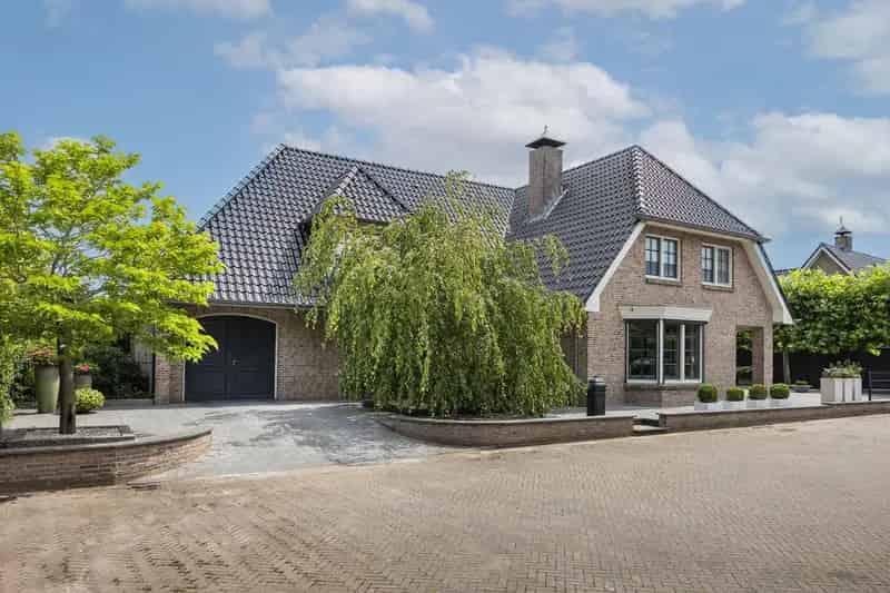 Praktijkruimte Ootmarsum te koop: luxe villa met kantoor aan huis