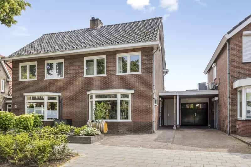 Karakteristieke Tweekapper Borne - Sfeervol en Modern