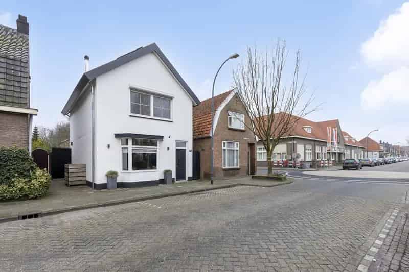 Karakteristieke Vrijstaande A++ Woning 5 Slaapkamers Instapklaar