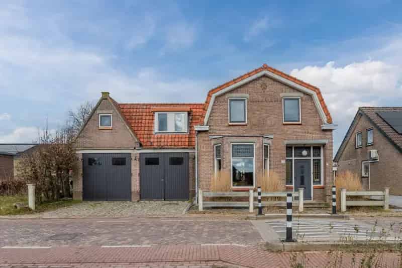 Huis te koop Lage Zwaluwe 5 slaapkamers dubbele garage