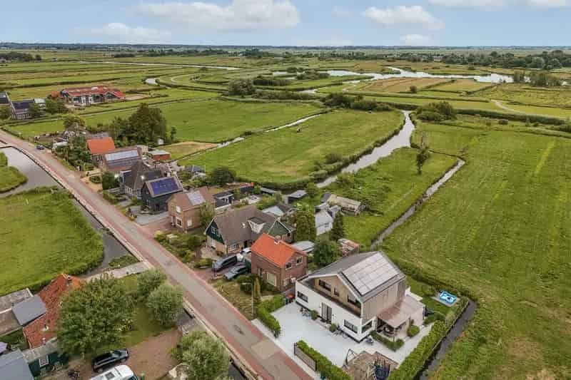 Vrijstaande woning te Oostzaan aan vaarwater - 3 slaapkamers