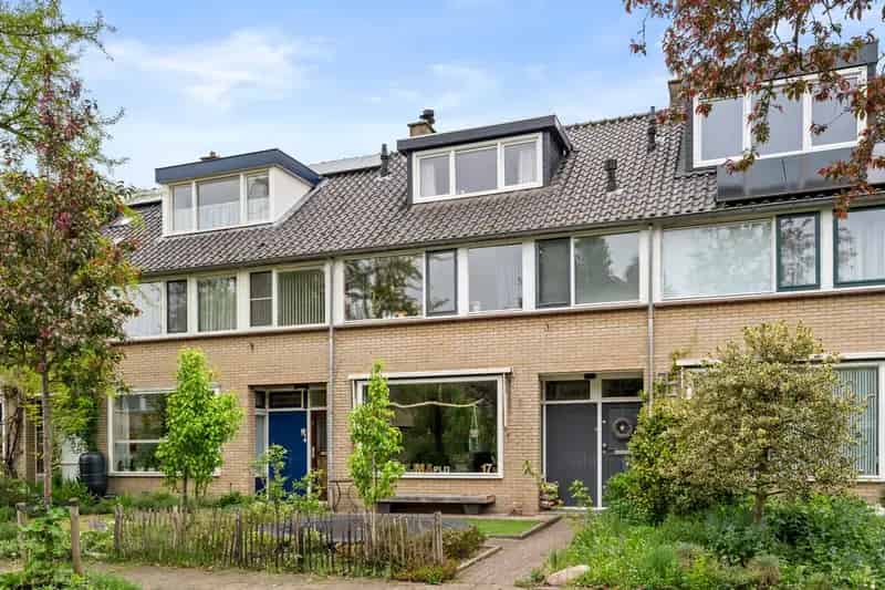 Ruime 5 Slaapkamer Middenwoning Bennekom Nabij Speeltuin en WUR