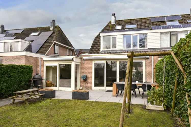 2-onder-1-kapwoning Mijdrecht 143m		 4 slaapkamers Ruime tuin