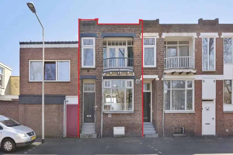 Stadswoning nabij station met speelse indeling