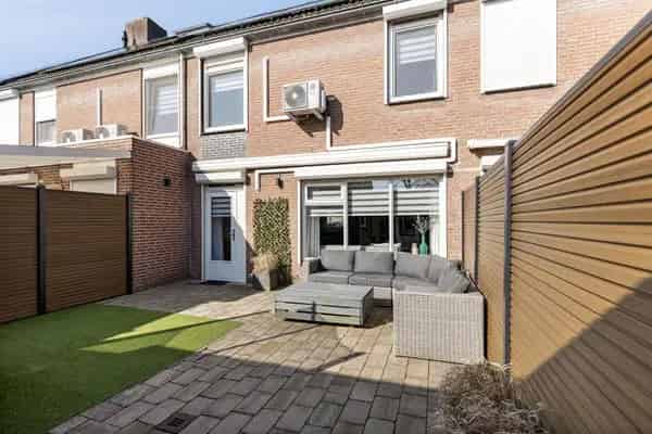 Gezinswoning 4 slaapkamers Rustige woonwijk 12 zonnepanelen