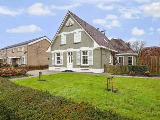 Jaren 30 woning Angeren: Luxe, Ruimte en Zwembad