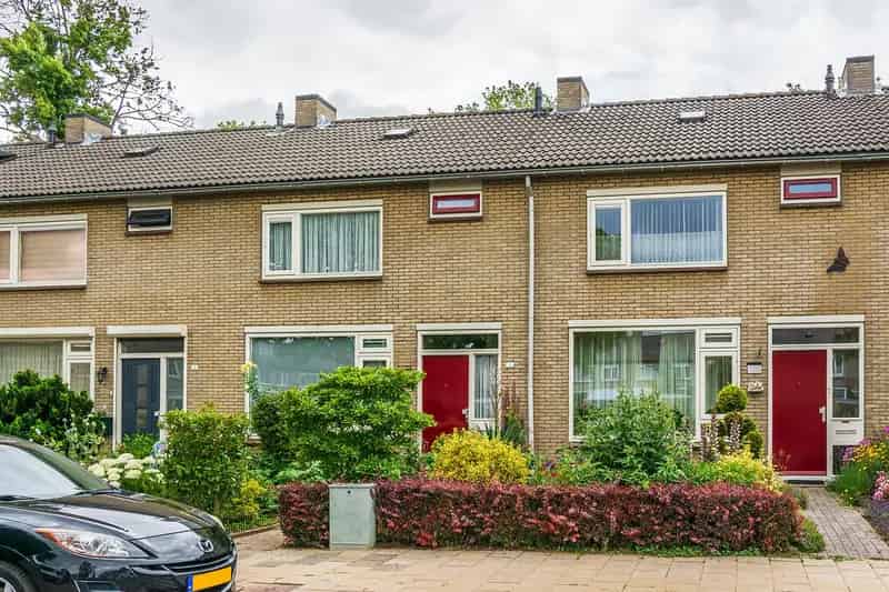 Saturnushof 5: Ruime woning nabij winkelcentrum
