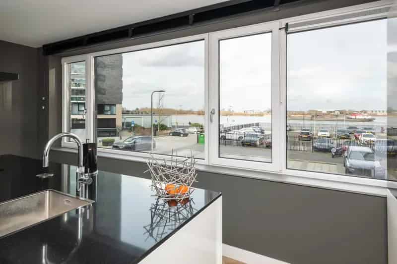 Luxe Gasloze Kadewoning met Dakterras en Rivierzicht