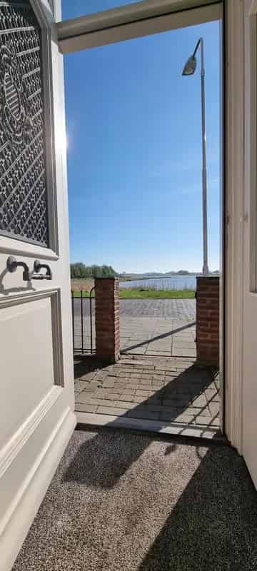 Uniek gerenoveerd huis met waterzicht Oostburg