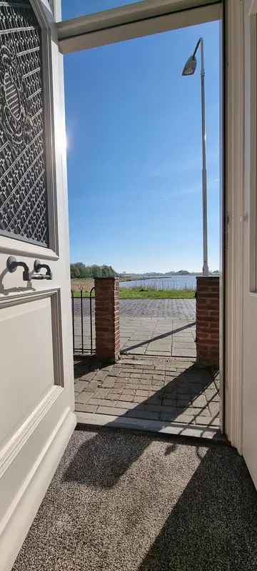 Uniek gerenoveerd huis met waterzicht Oostburg