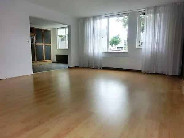 Appartement Purmerend: Benedenverdieping met Grote Tuin