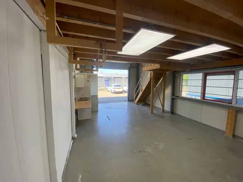 Bedrijfshal te Huur Almere 45m² met Entresol